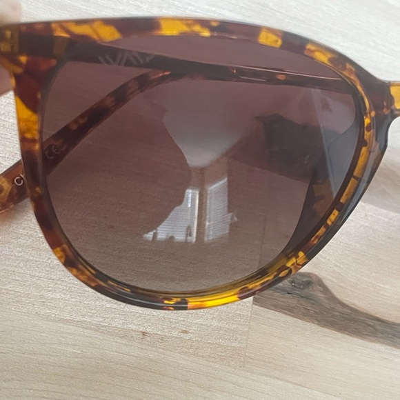 WMP Malia Tortoise Round Sunglasses - Picture 6 of 11